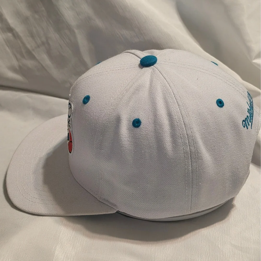 Mitchell & Ness Charlotte Hornets Snapback‎ Hat White 5 Year Anniversary Patch